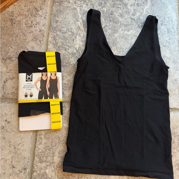 Tops - Women’s Black Seamless Reversible Camisole (Size M) NWT